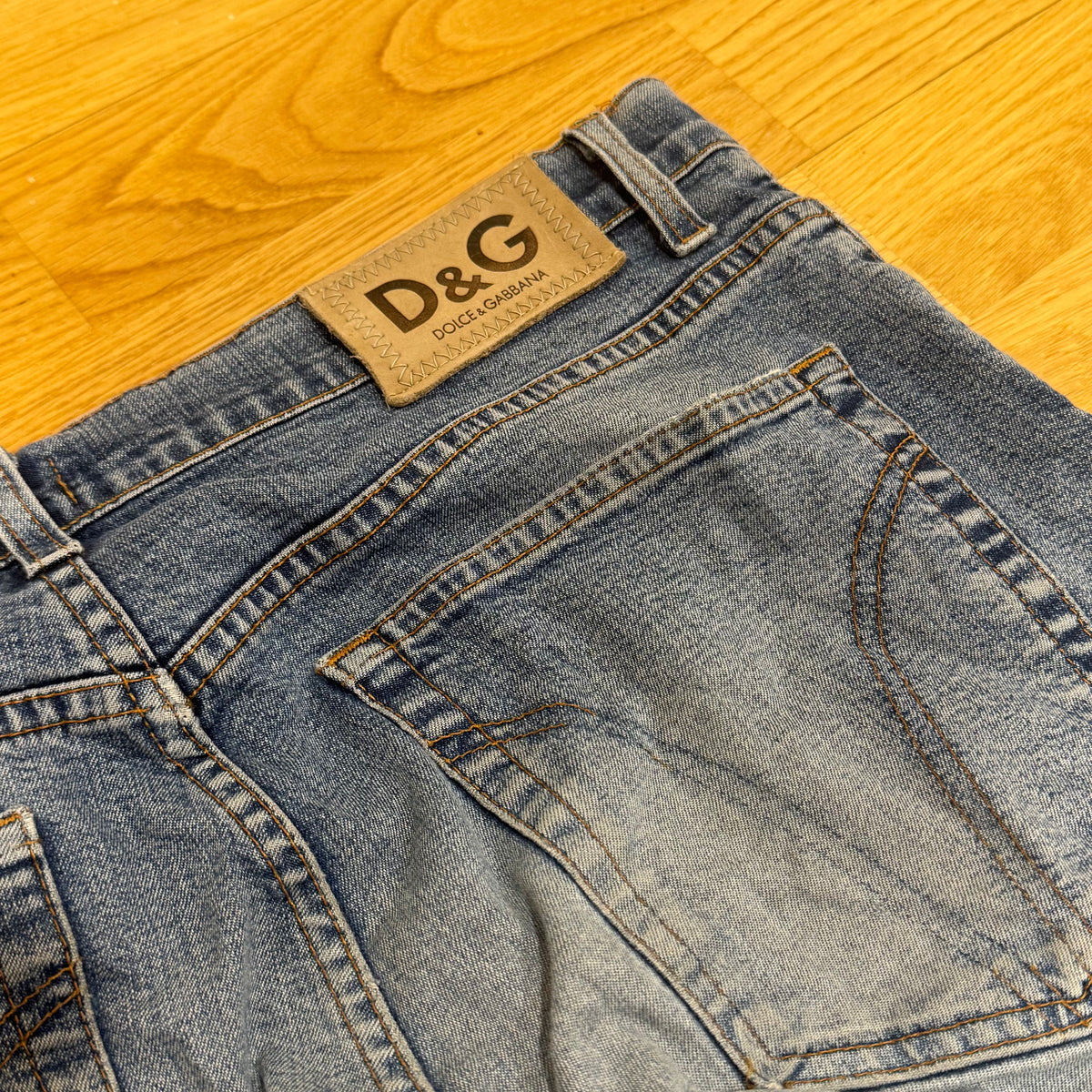 Dolce & Gabbana vintage straight leg denim jeans – Close-up 1