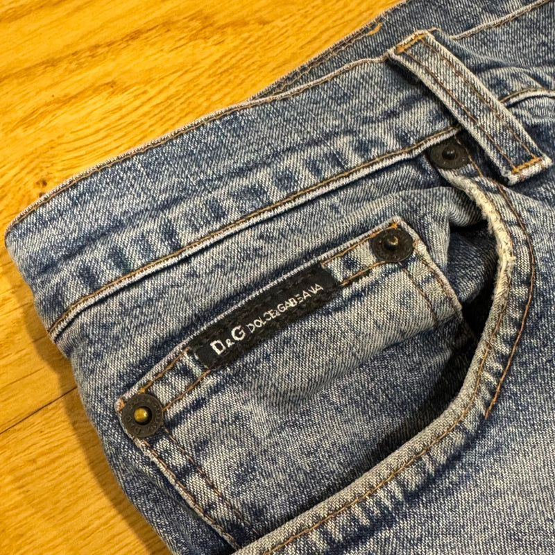 Detailansicht: Sourced limited accessories and clothes Dolce & Gabbana vintage straight leg denim jeans – Logo, Nähte oder Material