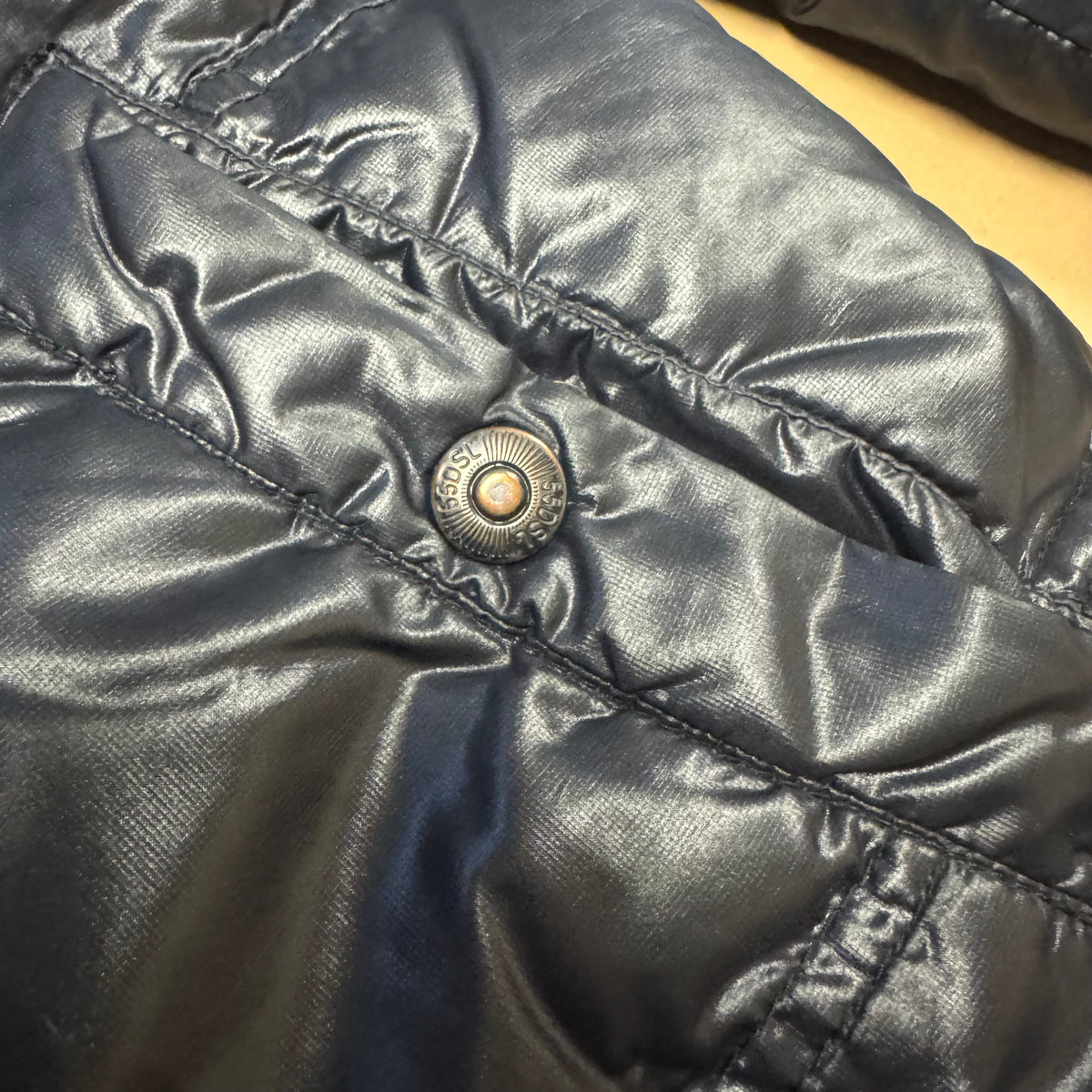 DSL 55 Diesel black puffer jacket – Close-up 4