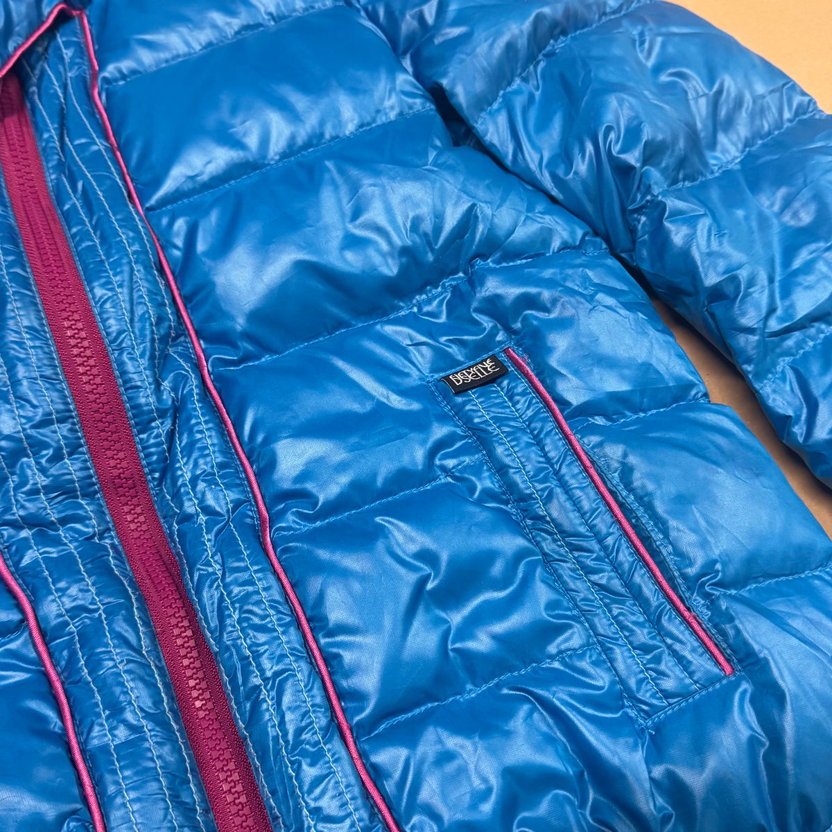 DSL55 by Diesel vintage blue puffer jacket – Close-up 1