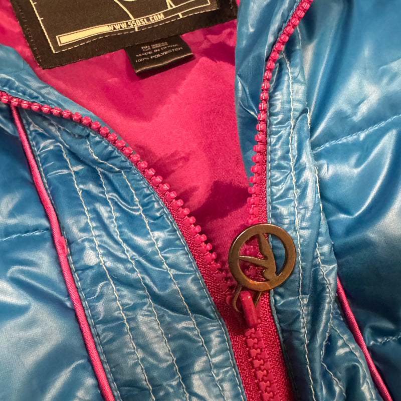 Detailansicht: Sourced limited accessories and clothes DSL55 by Diesel vintage blue puffer jacket – Logo, Nähte oder Material