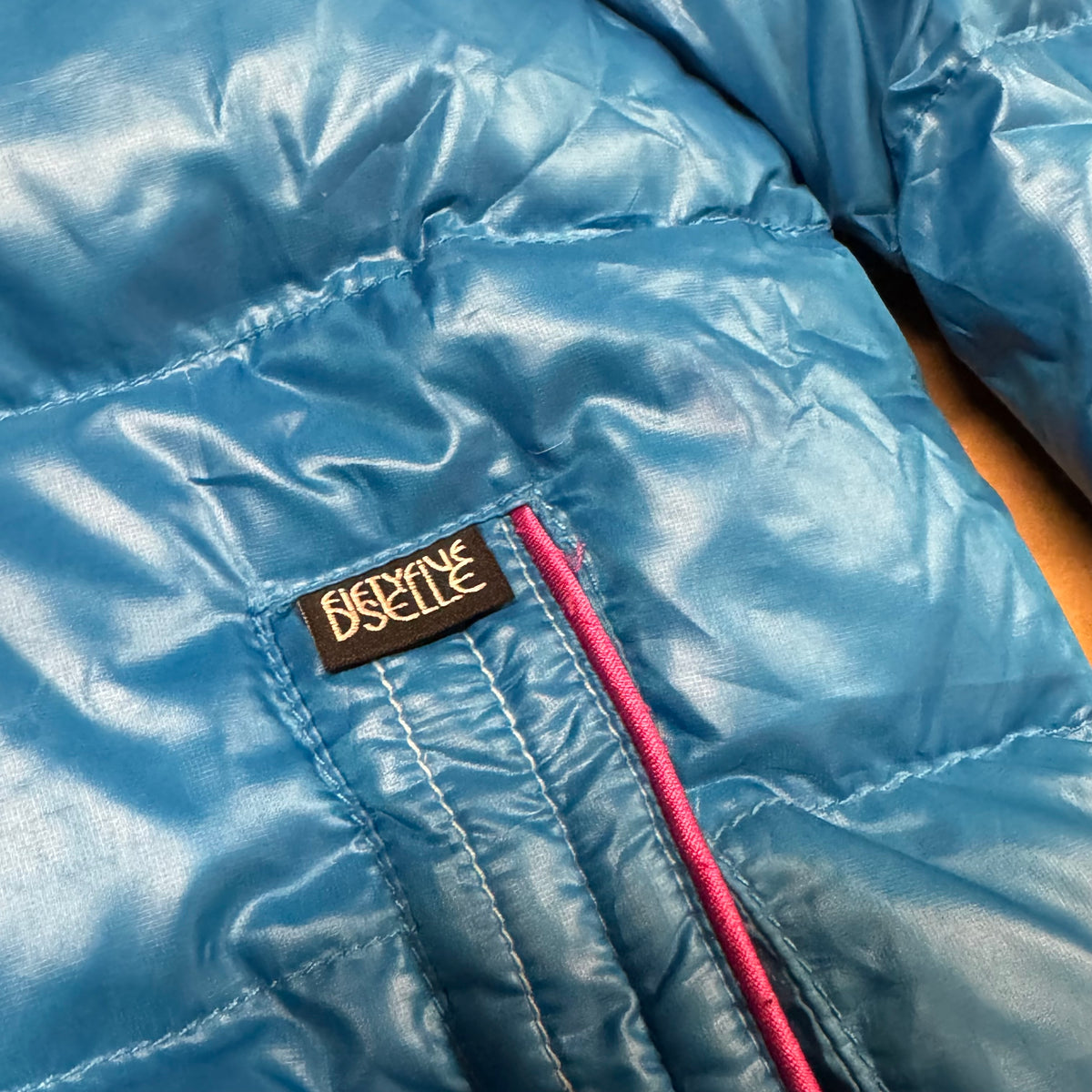 DSL55 by Diesel vintage blue puffer jacket – Close-up 5