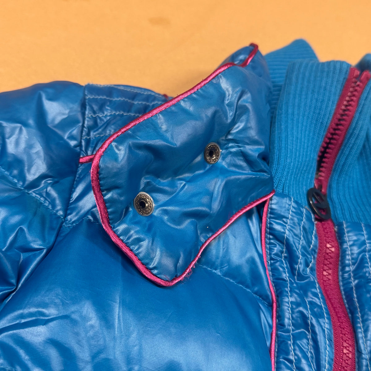 DSL55 by Diesel vintage blue puffer jacket – Close-up 6