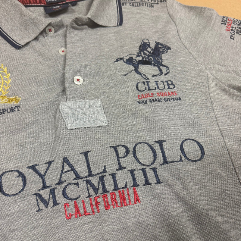 Detailansicht: Sourced limited accessories and clothes Eagle Square California Royal polo shirt – Logo, Nähte oder Material