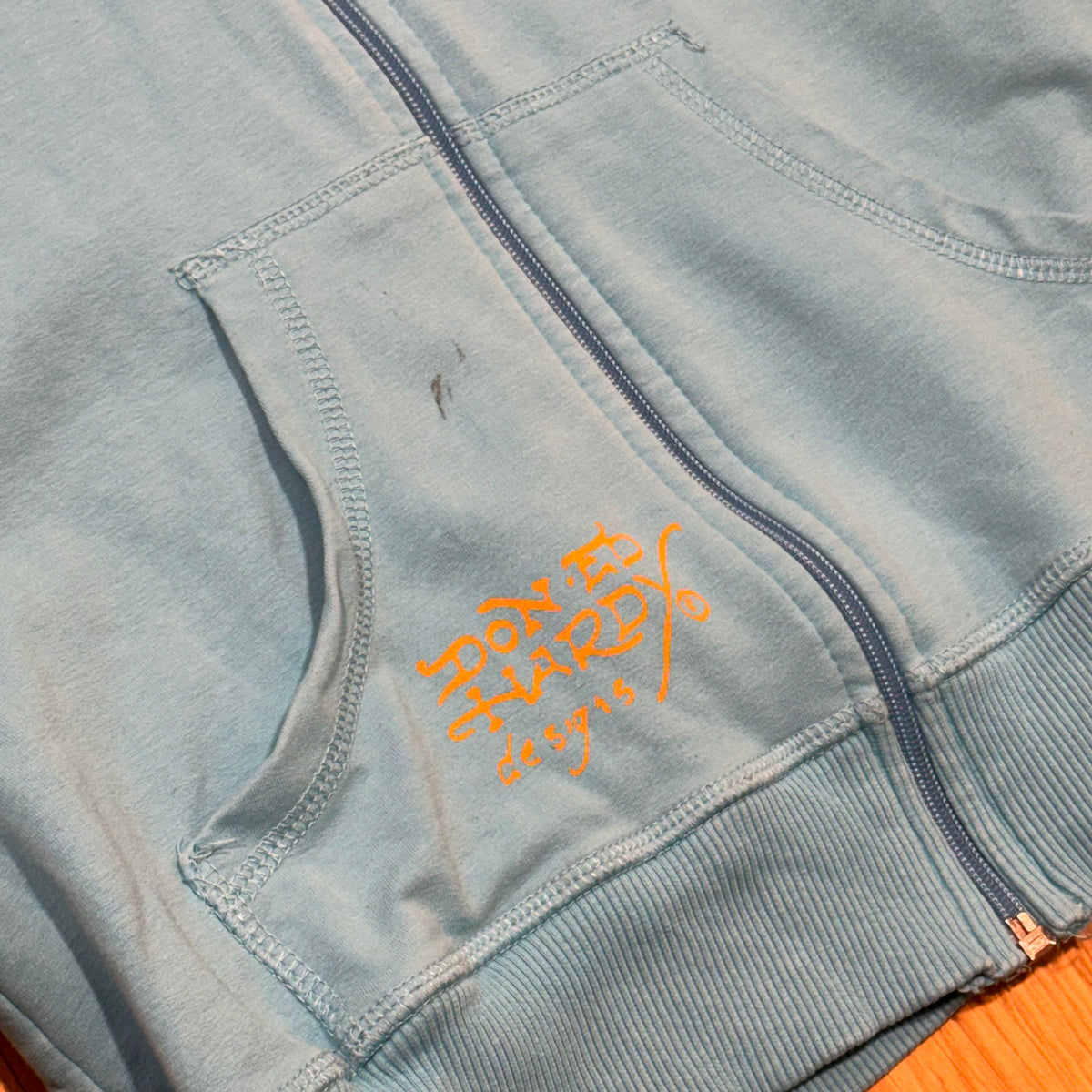 Ed hardy babyblue y2k rhinestones hoodie – Close-up 3
