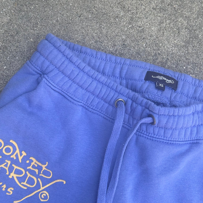 Detailansicht: Sourced limited accessories and clothes Ed Hardy purple wide leg sweatpants – Logo, Nähte oder Material