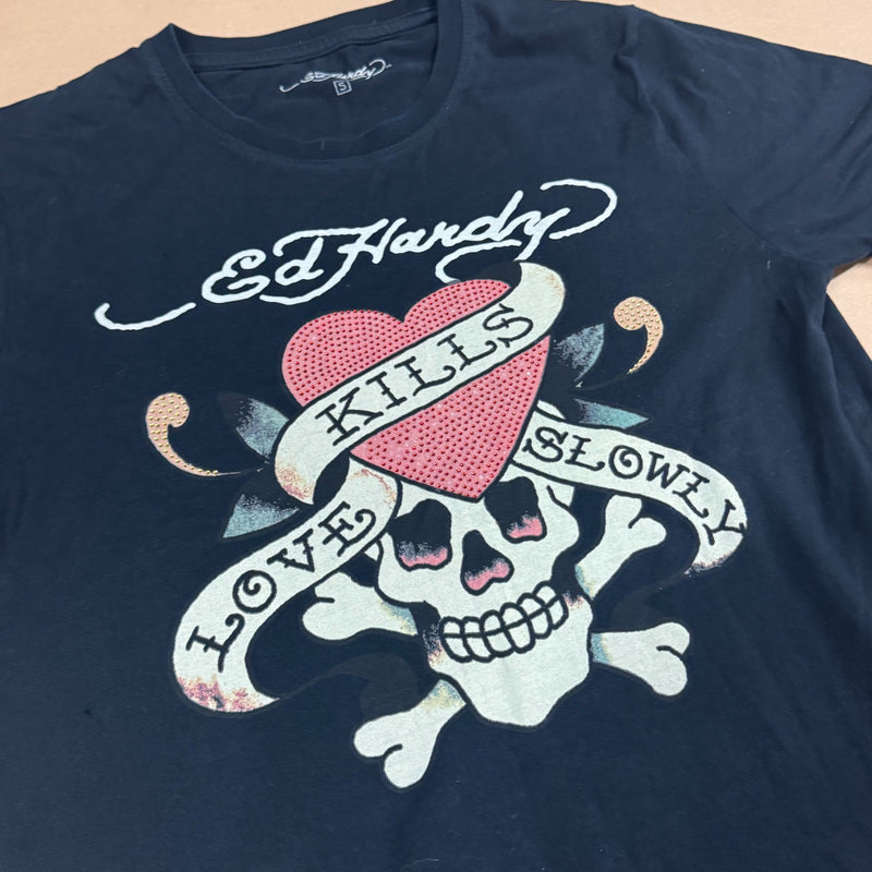 Detailansicht: Sourced limited accessories and clothes Ed Hardy vintage rhinestones black T-shirt – Logo, Nähte oder Material