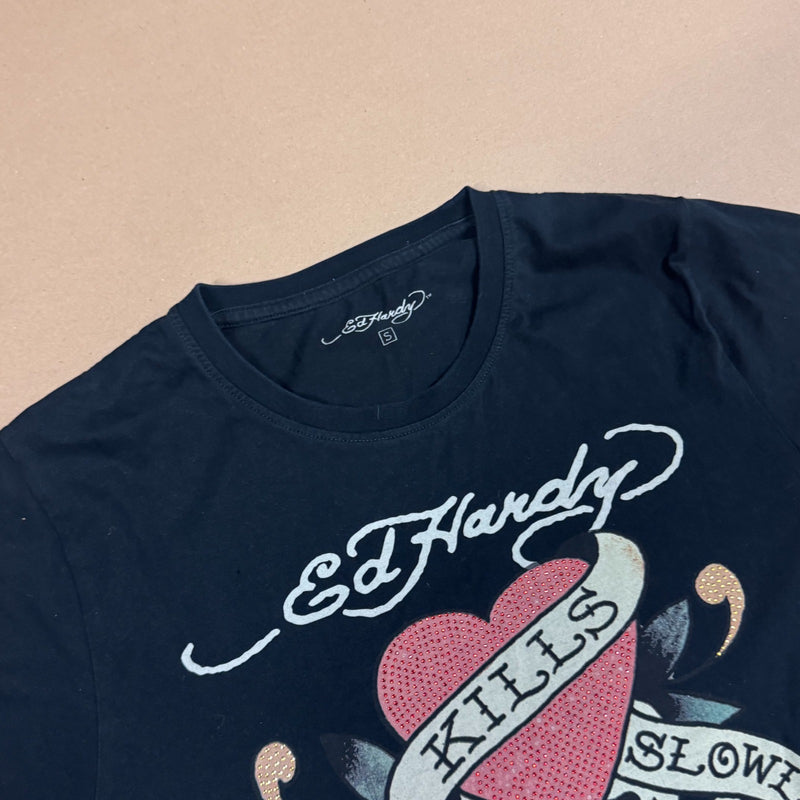 Detailansicht: Sourced limited accessories and clothes Ed Hardy vintage rhinestones black T-shirt – Logo, Nähte oder Material
