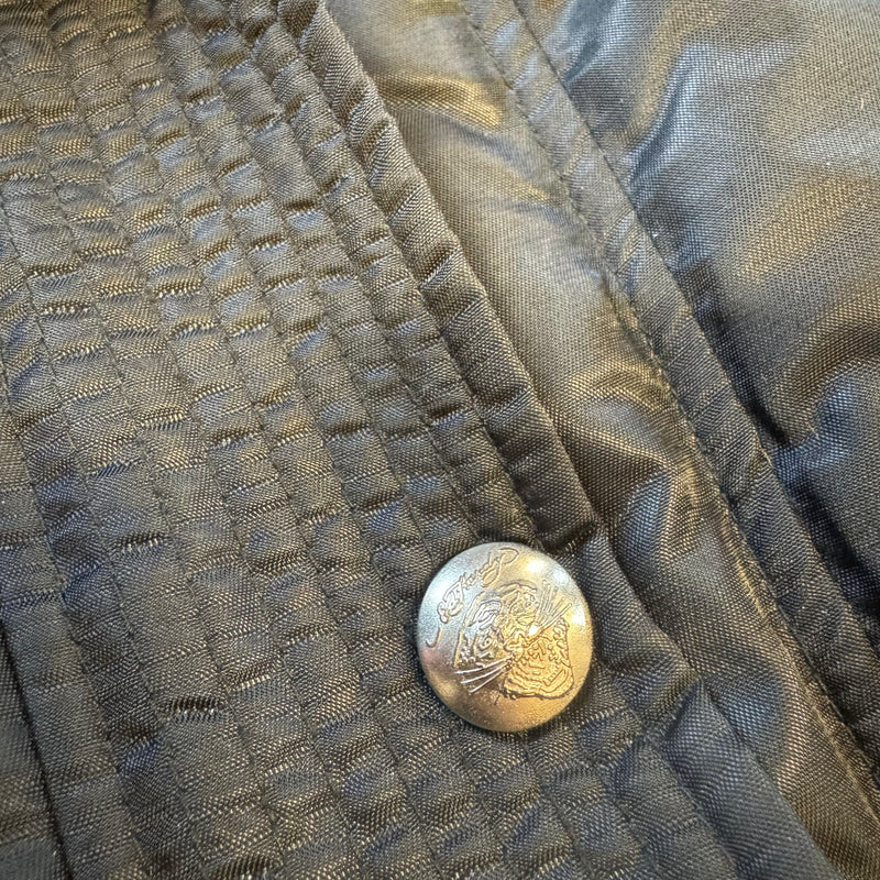 Detailansicht: Sourced limited accessories and clothes Ed Hardy y2k rhinestones winter jacket – Logo, Nähte oder Material
