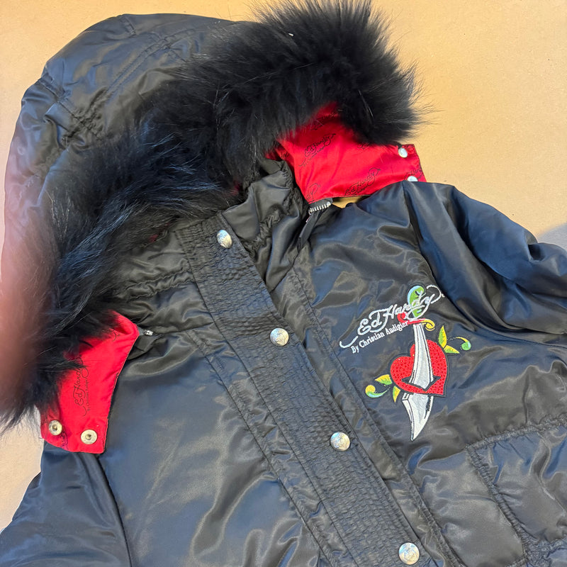 Detailansicht: Sourced limited accessories and clothes Ed Hardy y2k rhinestones winter jacket – Logo, Nähte oder Material