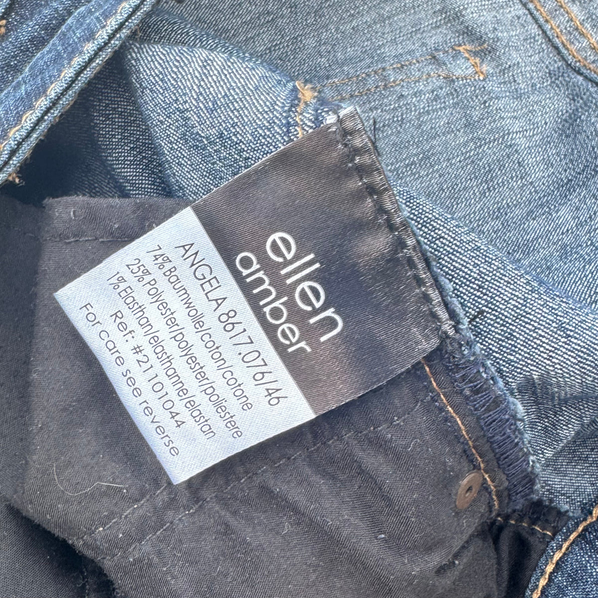 Ellen Amber vintage style wide leg jeans – Close-up 4