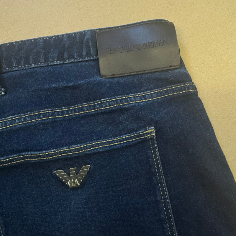 Detailansicht: Sourced limited accessories and clothes Emporio Armani classic denim jeans – Logo, Nähte oder Material