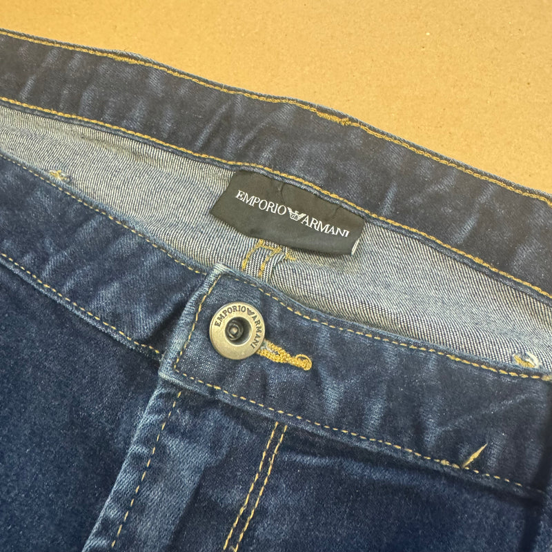Detailansicht: Sourced limited accessories and clothes Emporio Armani classic denim jeans – Logo, Nähte oder Material