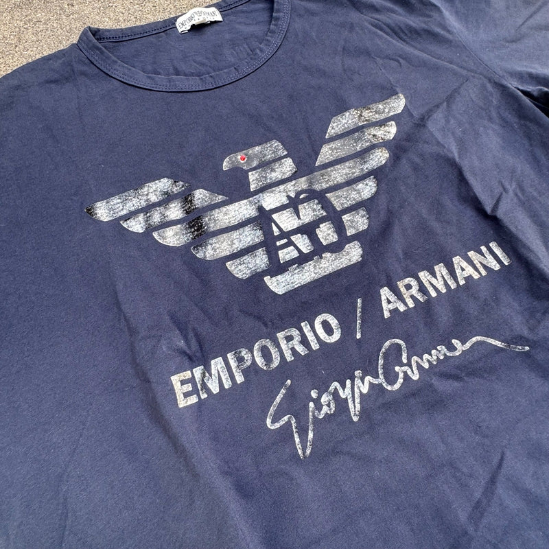 Detailansicht: Sourced limited accessories and clothes Emporio Armani vintage 90s T-shirt – Logo, Nähte oder Material