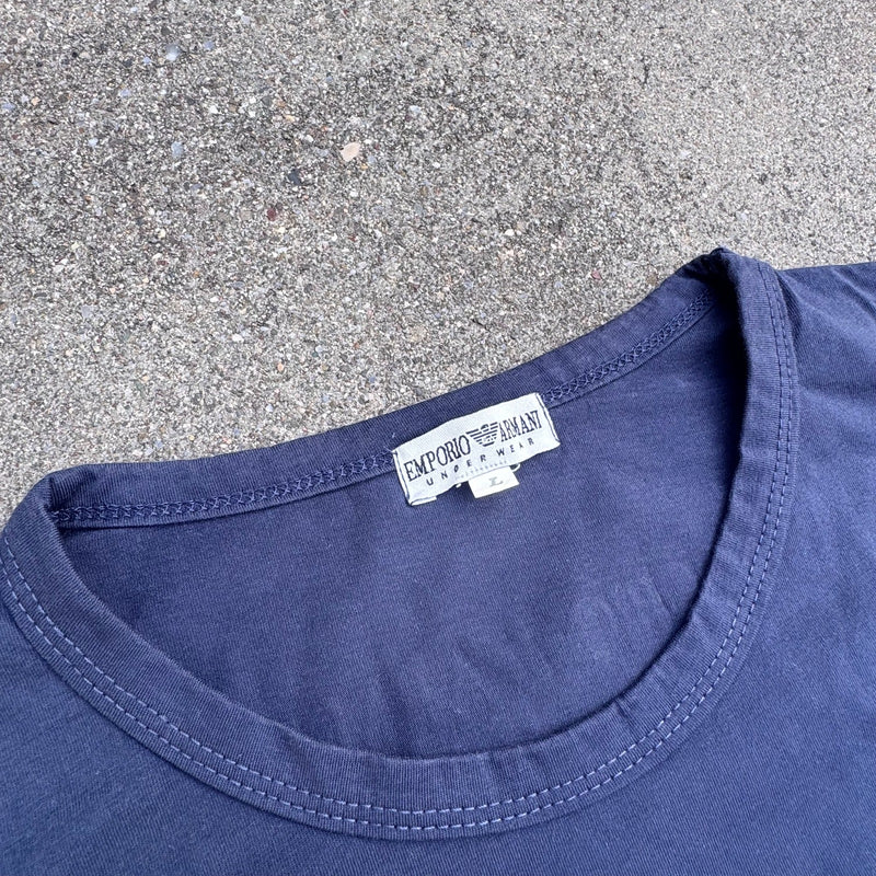 Detailansicht: Sourced limited accessories and clothes Emporio Armani vintage 90s T-shirt – Logo, Nähte oder Material