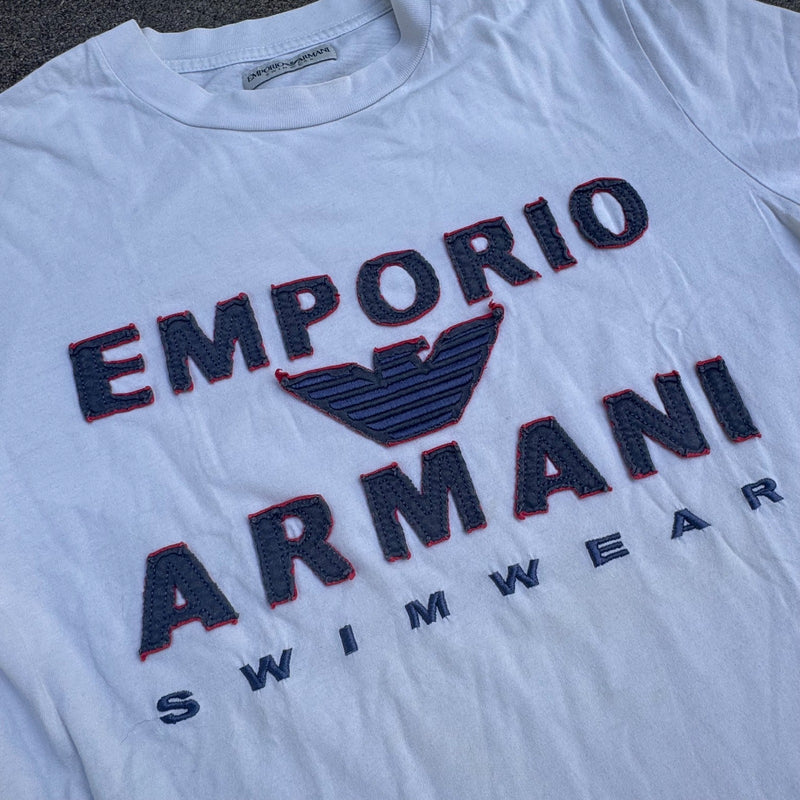 Detailansicht: Sourced limited accessories and clothes Emporio Armani vintage 90s white T-shirt – Logo, Nähte oder Material
