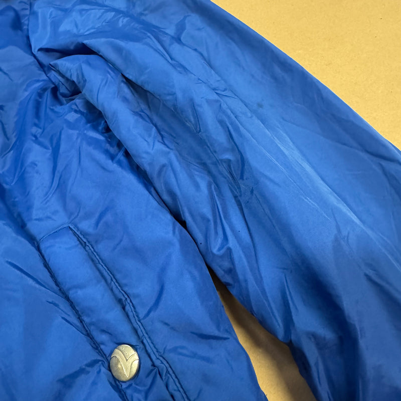 Detailansicht: Sourced limited accessories and clothes Evisu 52 used rain jacket – Logo, Nähte oder Material