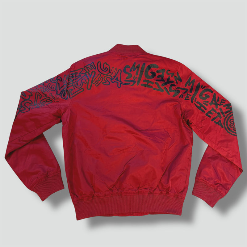 Detailansicht: Sourced limited accessories and clothes Evisu Alphabet red bomber raincoat – Logo, Nähte oder Material