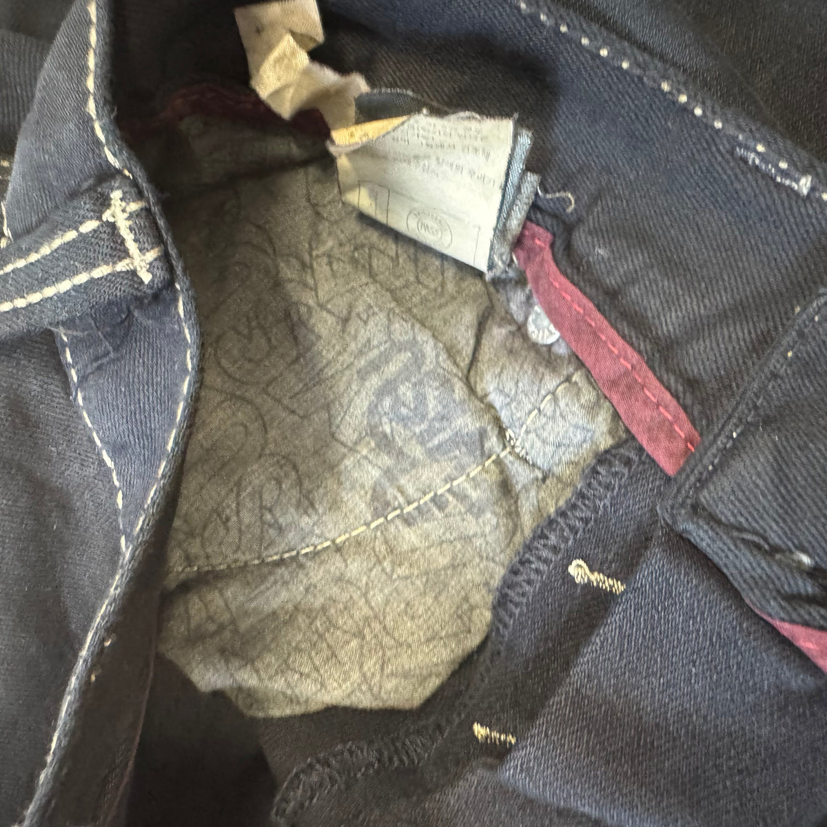 Evisu vintage ripped women’s denim jeans – Close-up 4