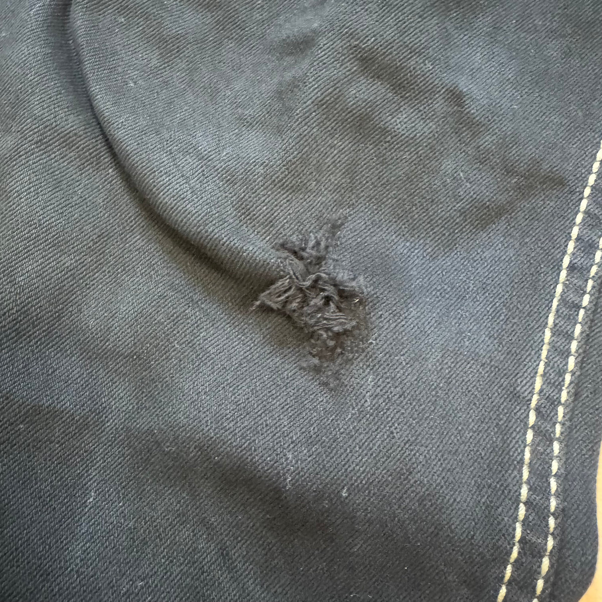 Evisu vintage ripped women’s denim jeans – Close-up 5