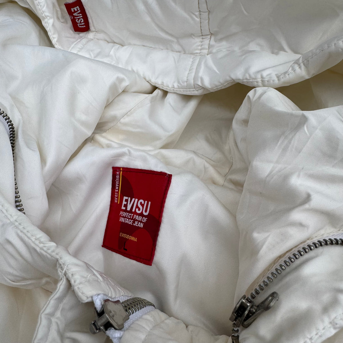 Evisu white women’s winter jacket – Close-up 2