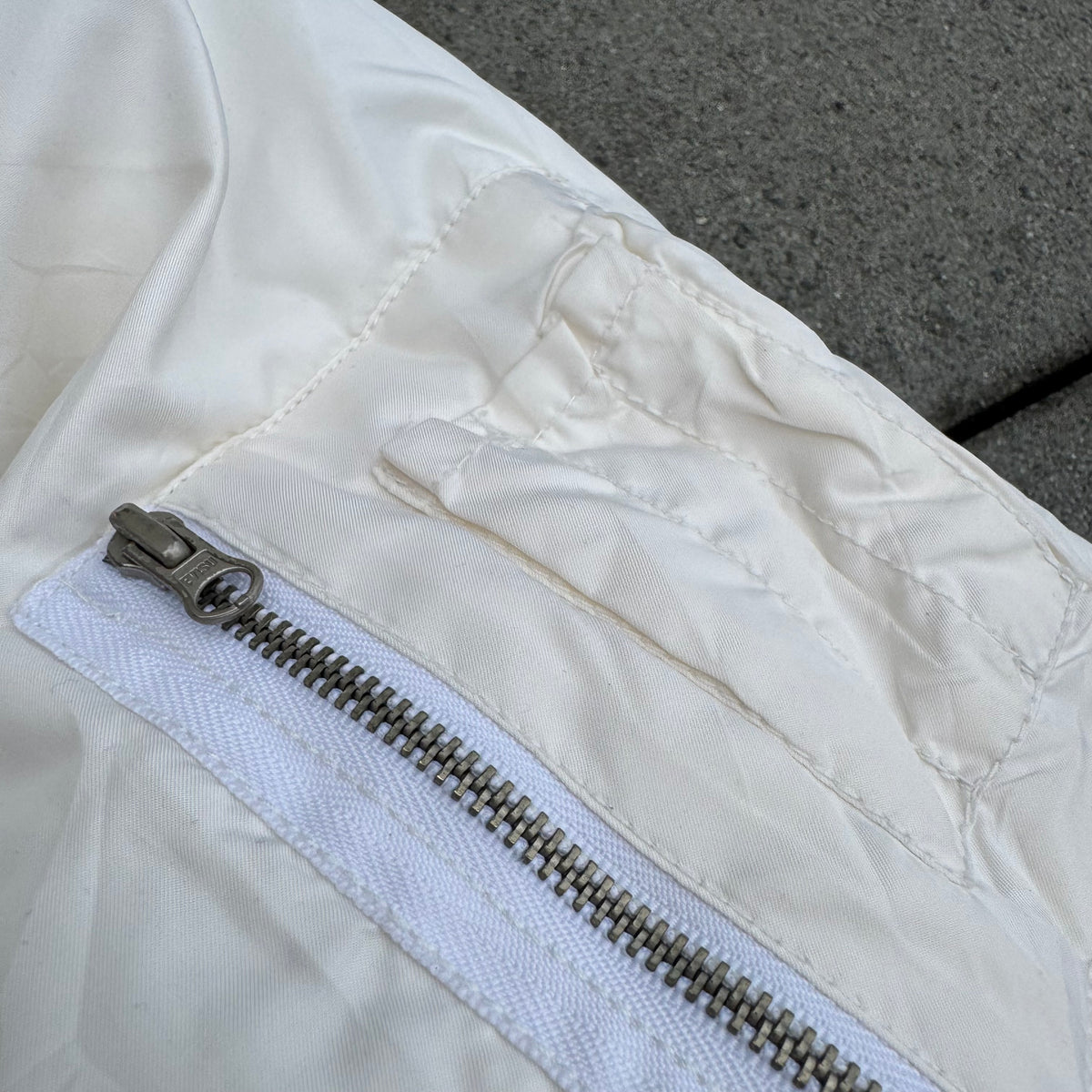 Evisu white women’s winter jacket – Close-up 4