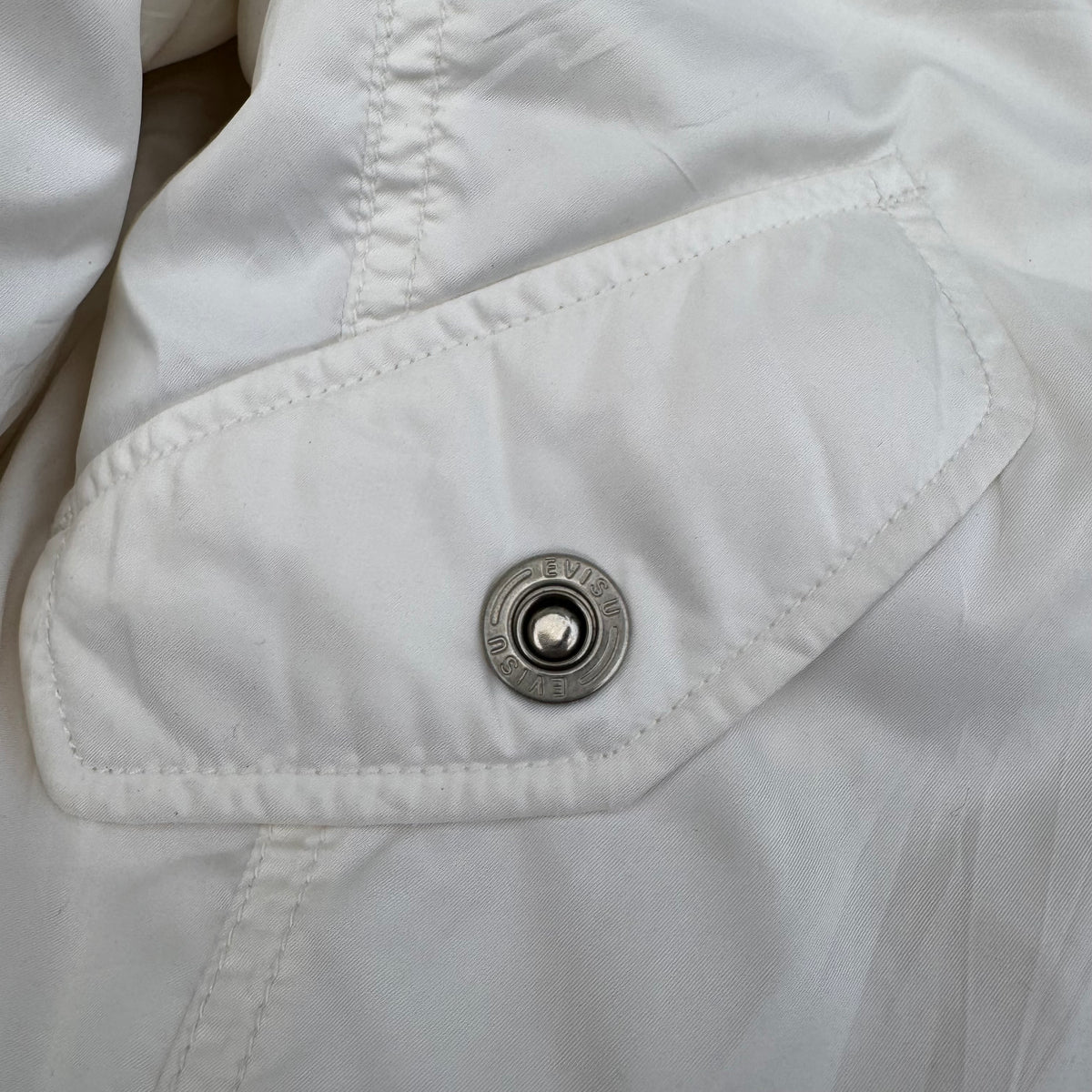 Evisu white women’s winter jacket – Close-up 6