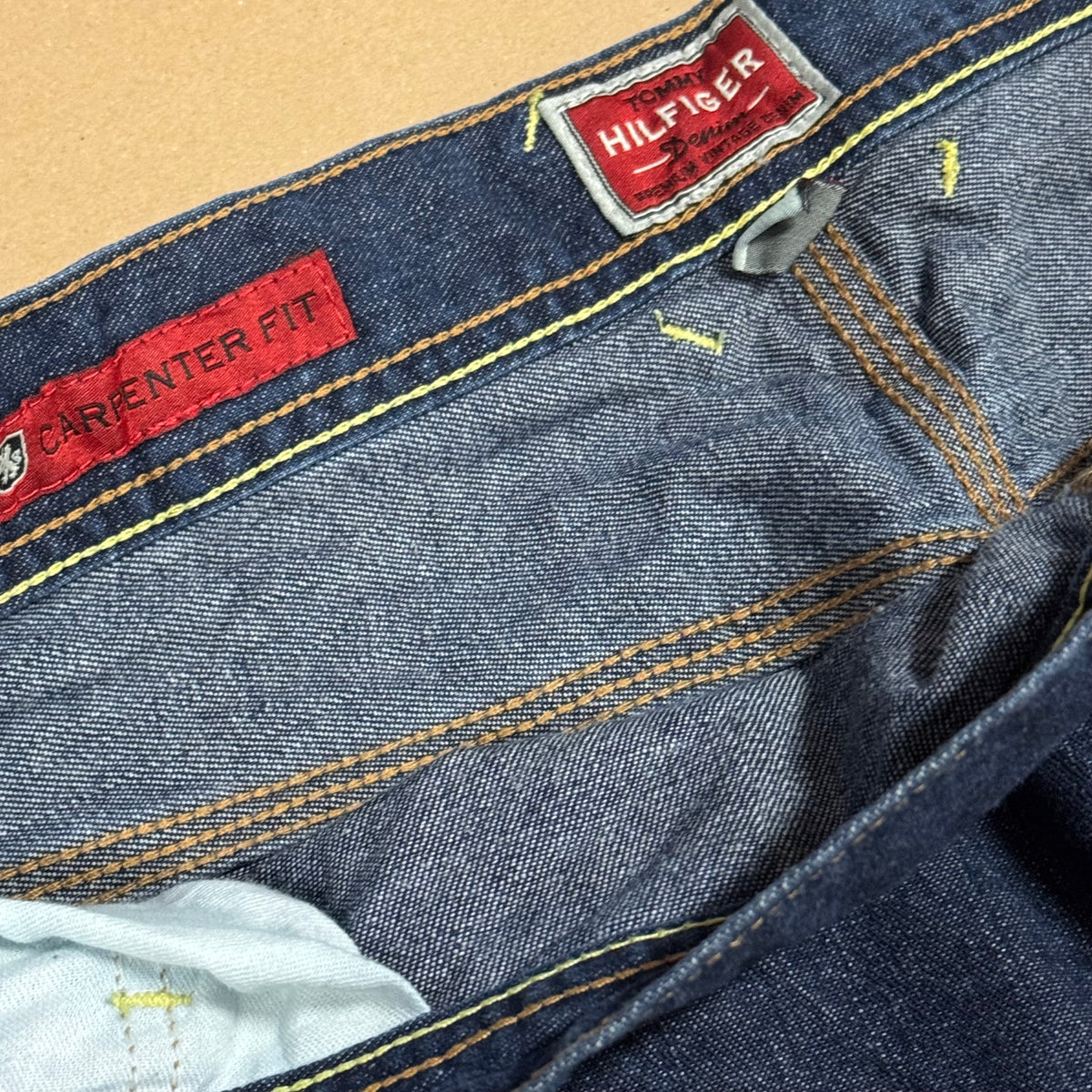 Extra baggy Tommy Hilfiger vintage jeans – Close-up 5