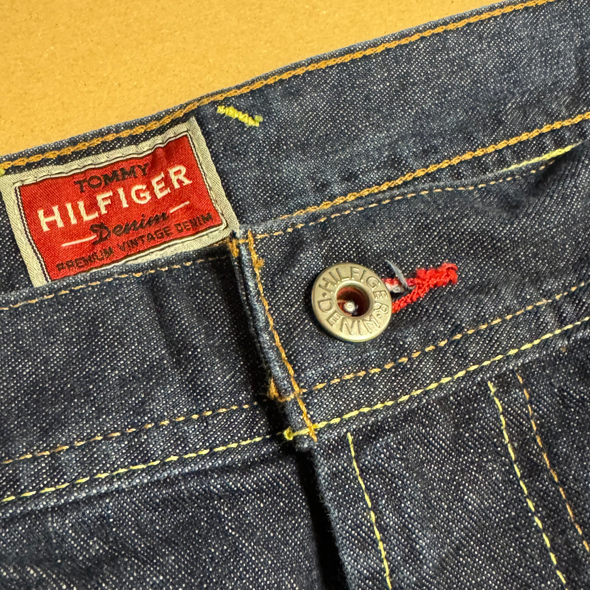 Extra baggy Tommy Hilfiger vintage jeans – Close-up 6