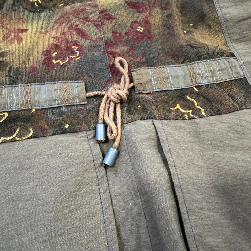 Detailansicht: Sourced limited accessories and clothes “Femmes je vous aime” vintage blazer – Logo, Nähte oder Material