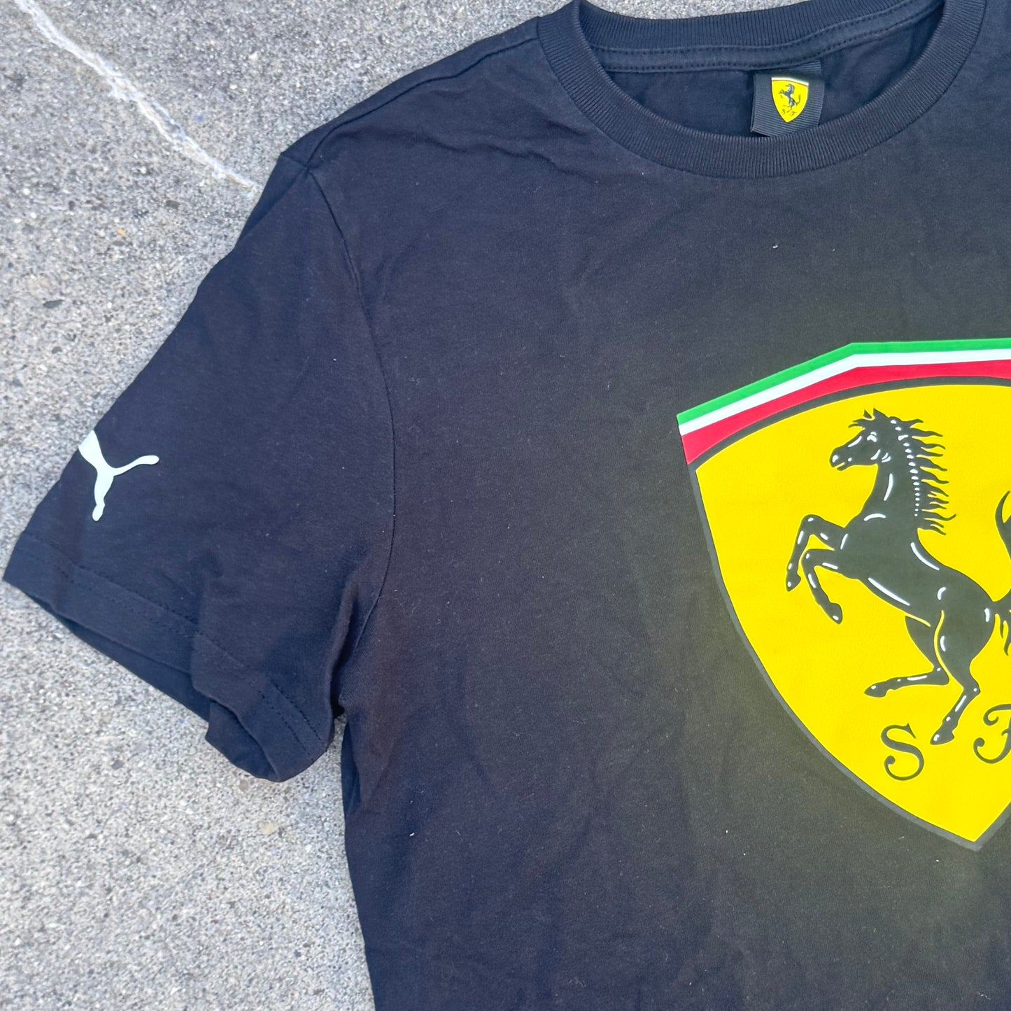 Ferrari Puma black graphic t-shirt – Close-up 1