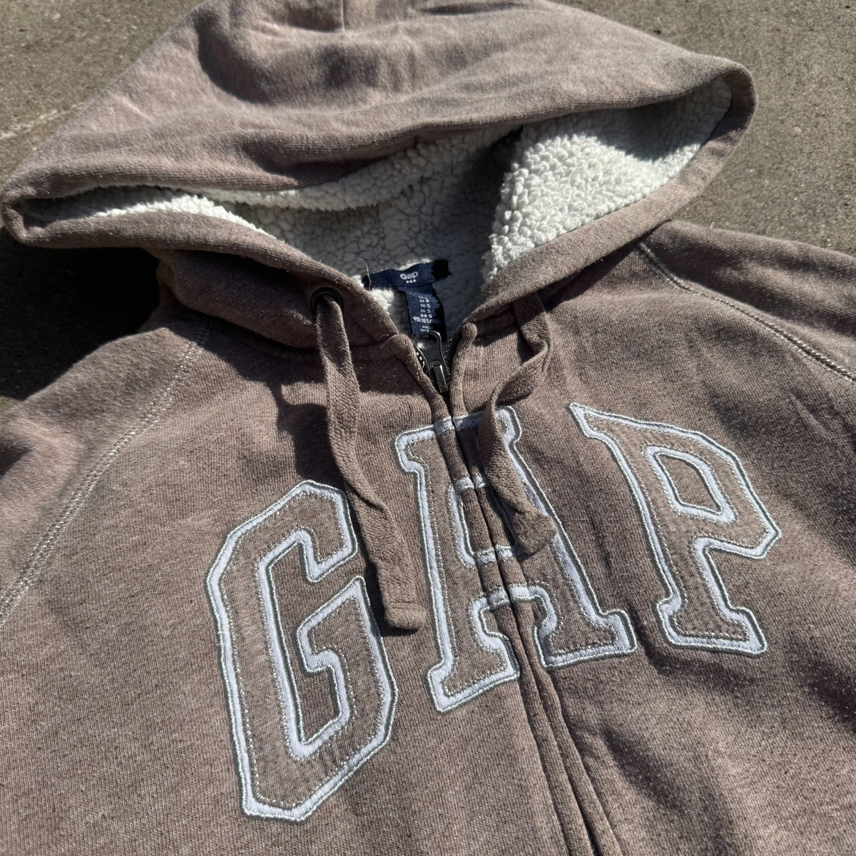 Gap Y2K retro fluffy zip hoodie – Close-up 1