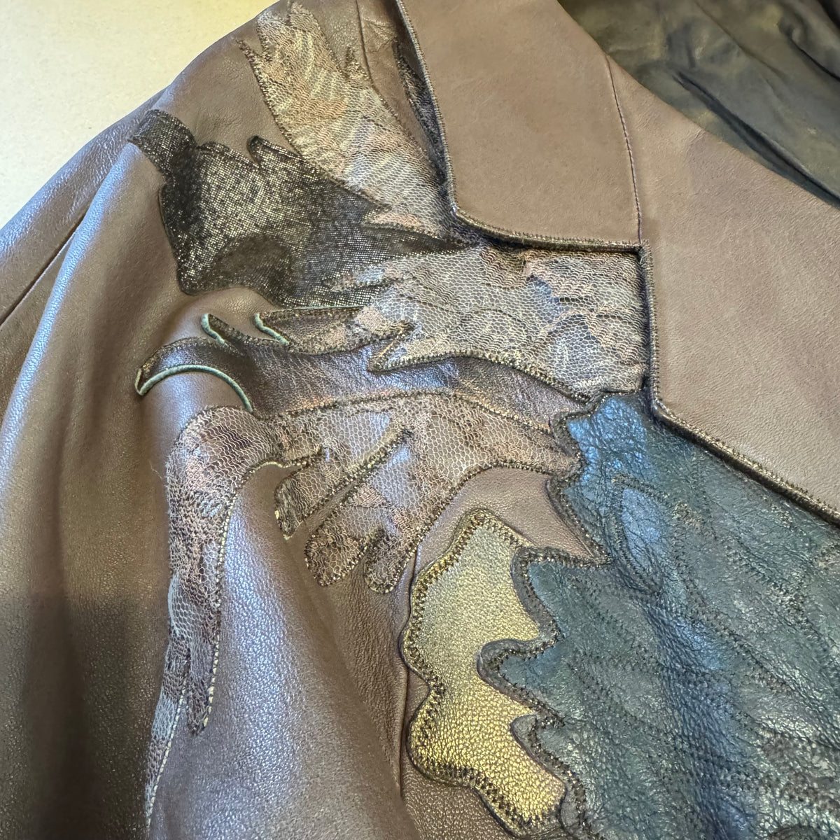 Genuine Leather vintage coat – Close-up 3