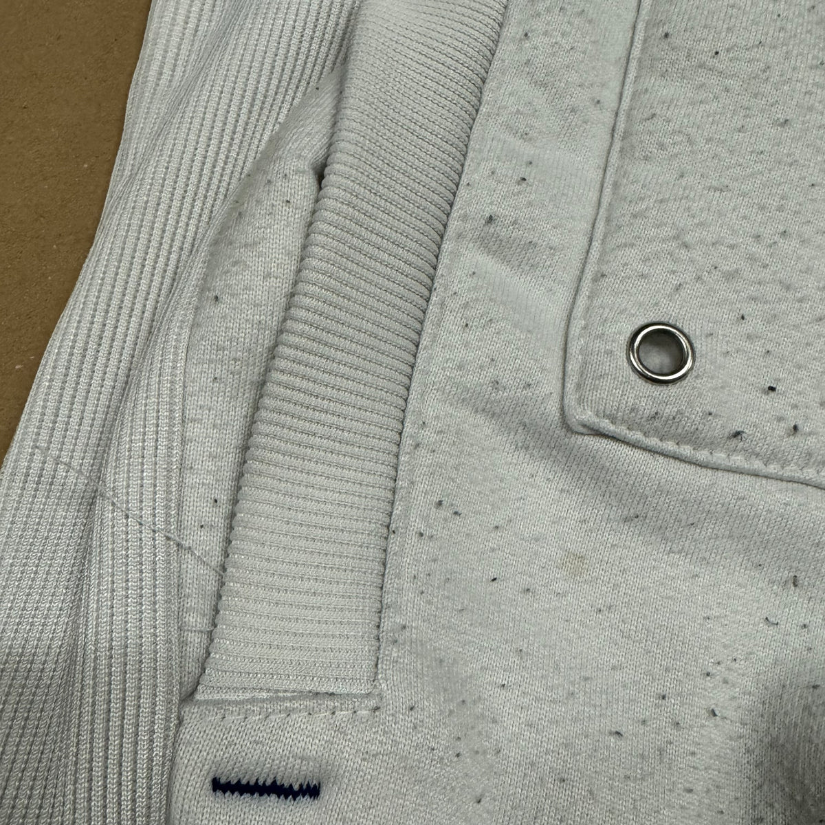 Geographical Norway white hoodie – Close-up 5