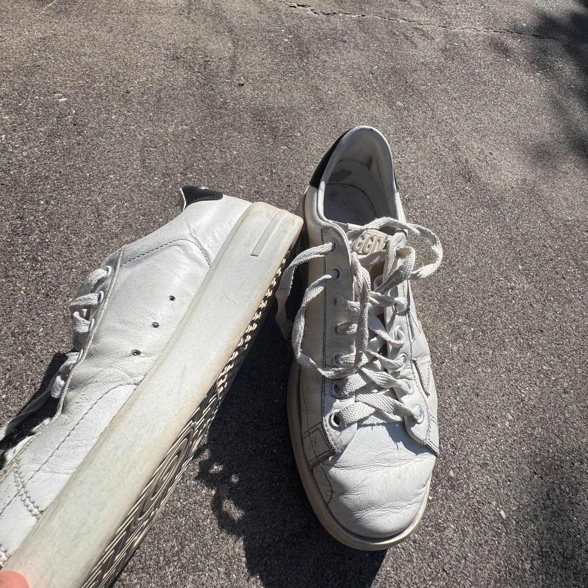 Golden Goose pure white sneakers – Close-up 2