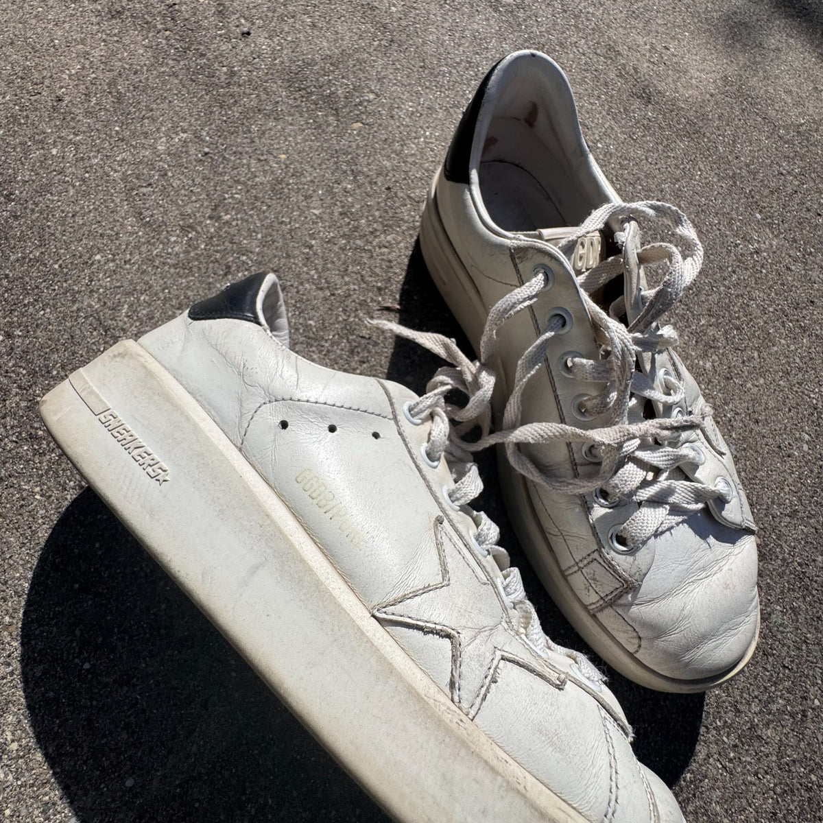 Golden Goose pure white sneakers – Close-up 3