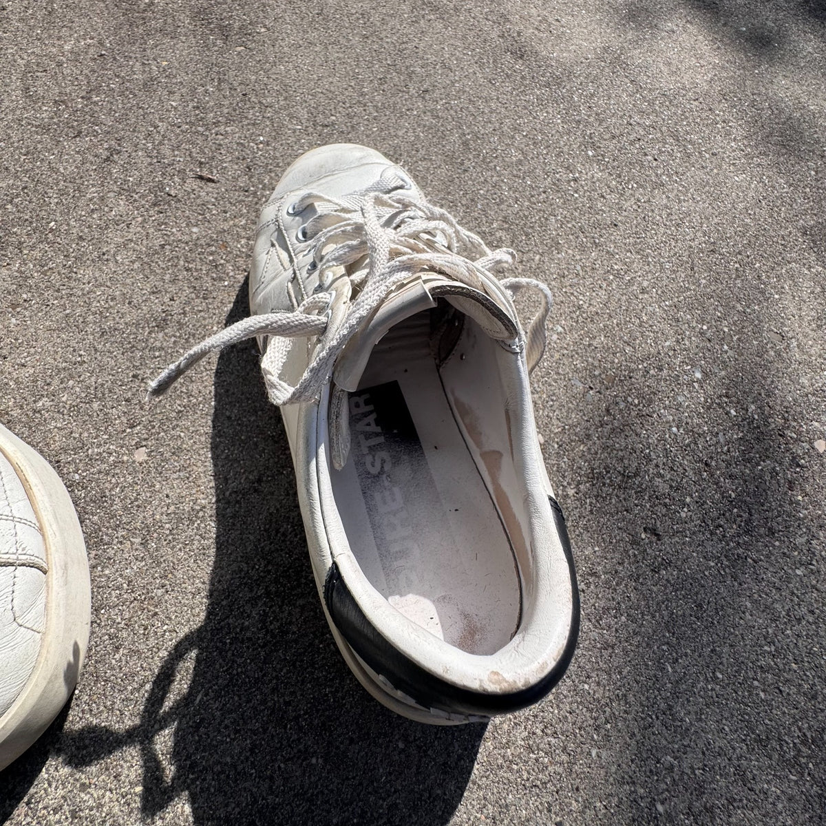 Golden Goose pure white sneakers – Close-up 4