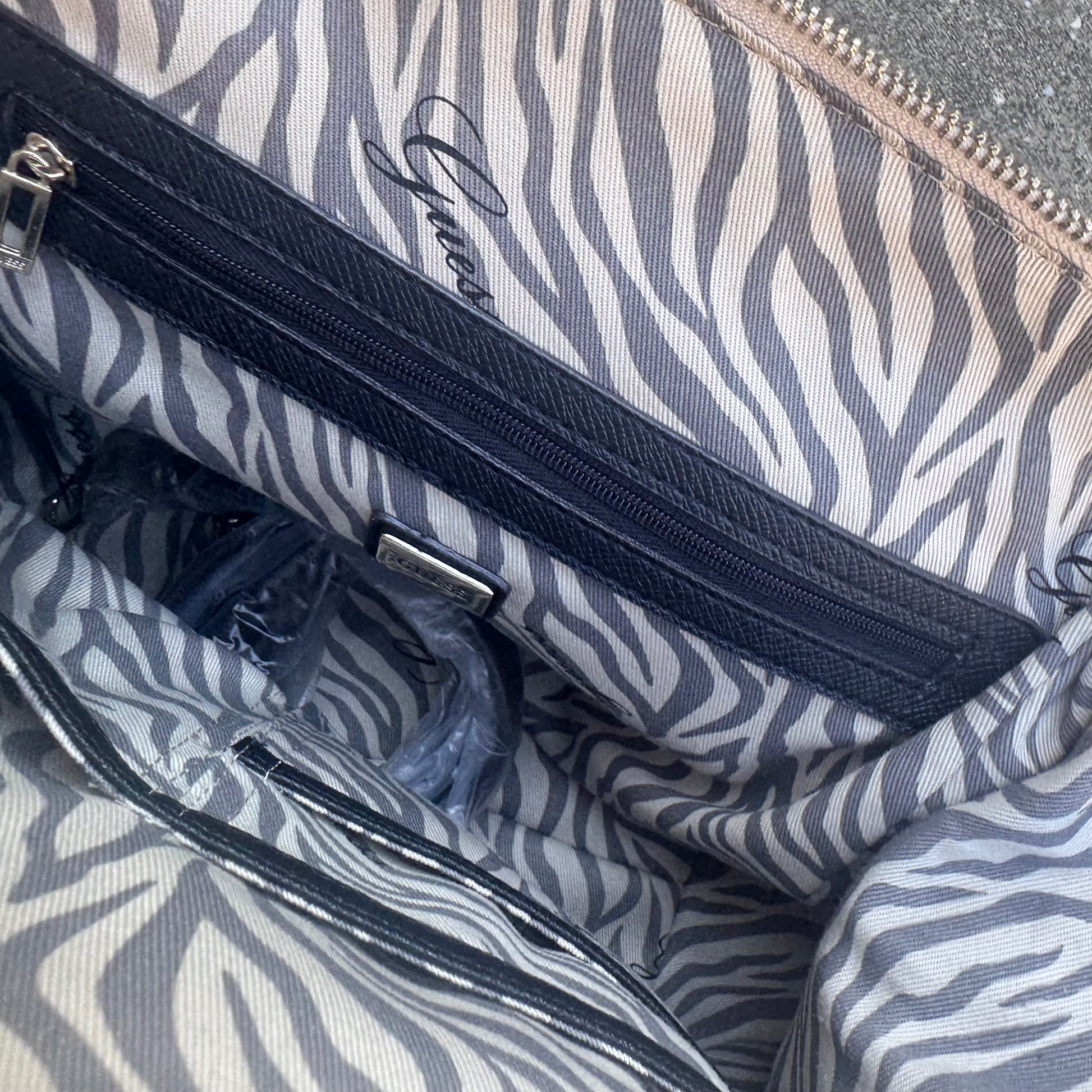 Guess designer handbag – Close-up 5