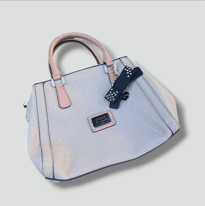 Sourced limited accessories and clothes Guess designer handbag – Secondhand Streetwear