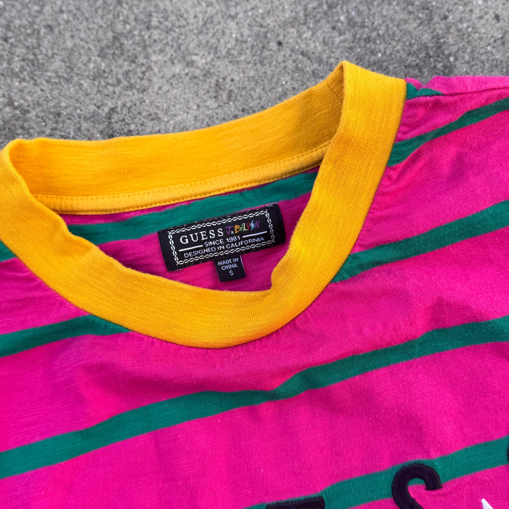 Guess pink striped oversized T-shirt – Close-up 2
