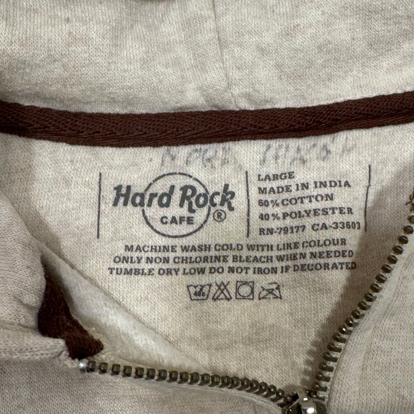 Hard Rock cafe y2k style zip-hoodie – Close-up 2