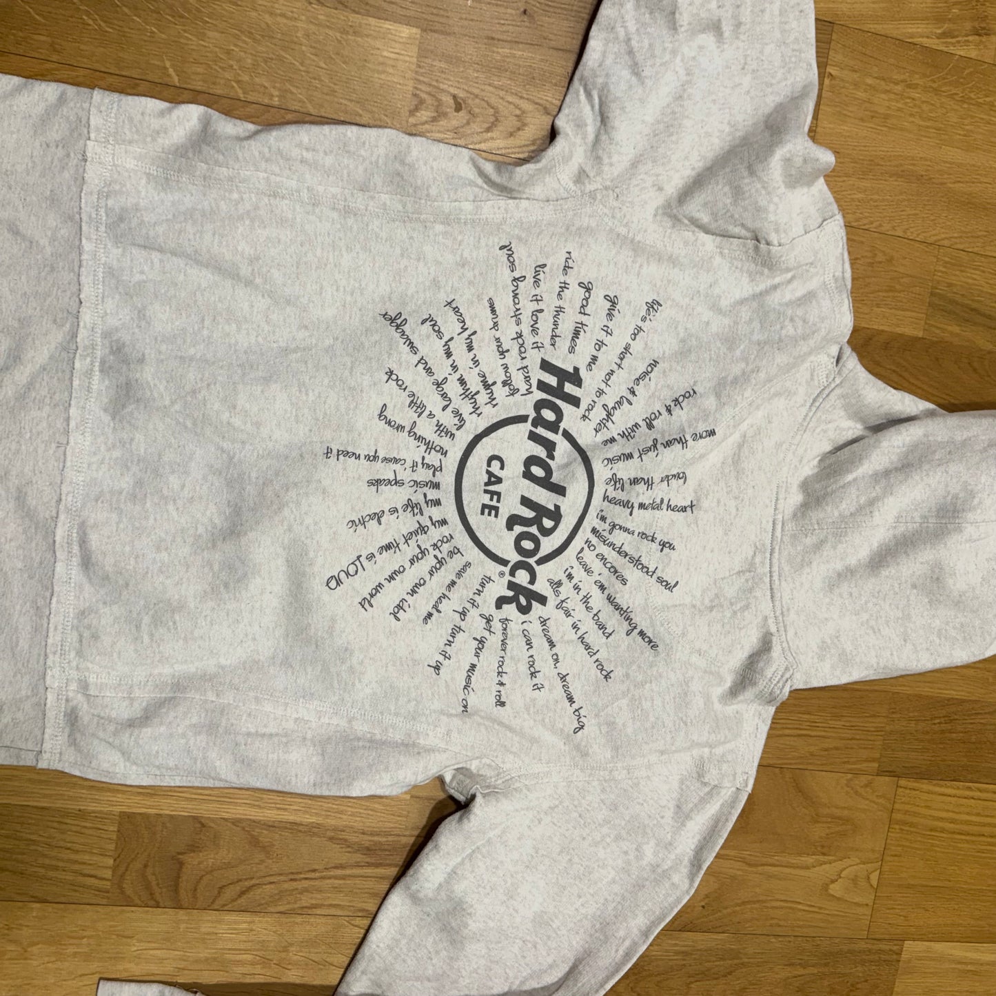 Hard Rock cafe y2k style zip-hoodie – Close-up 3