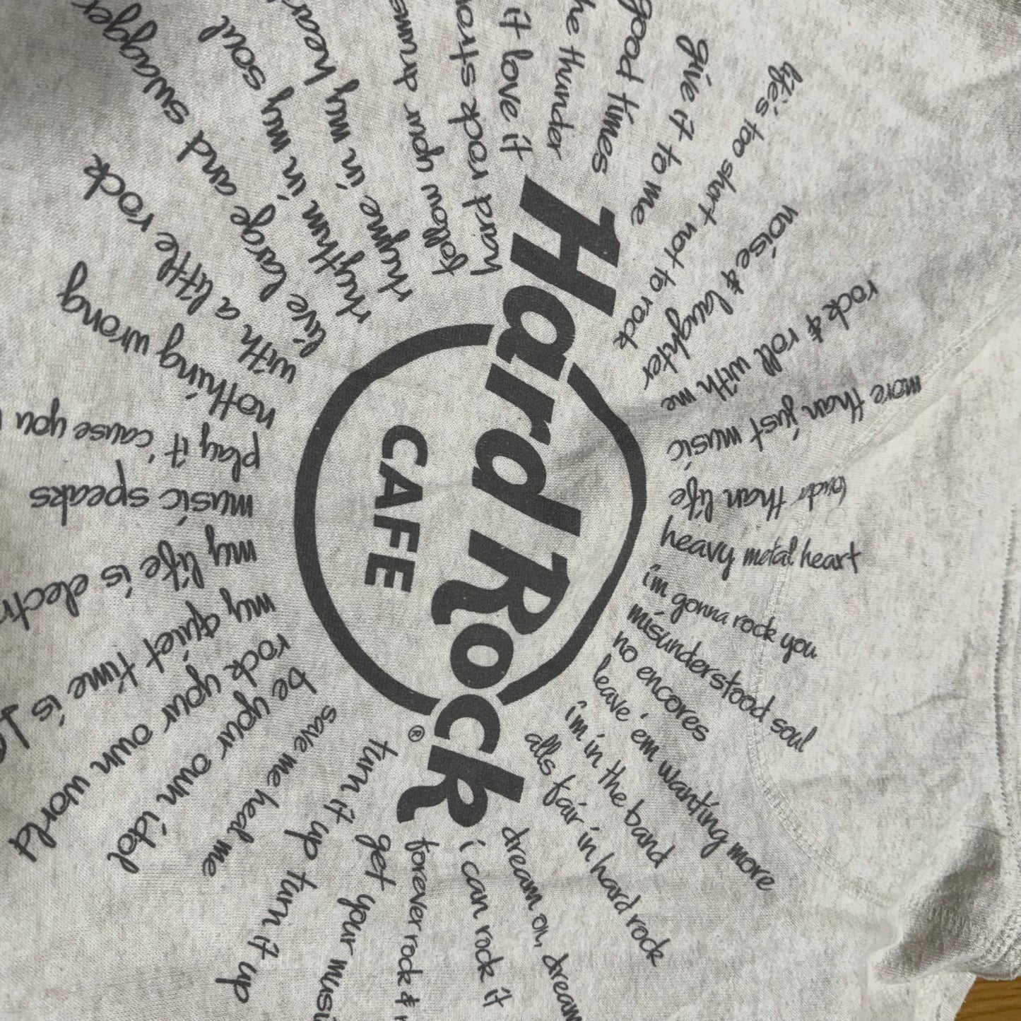 Hard Rock cafe y2k style zip-hoodie – Close-up 4
