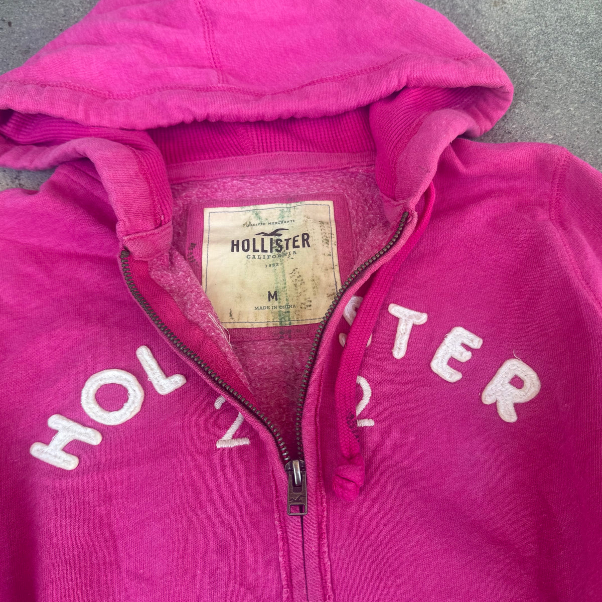 Hollister 22 Y2K pink zipped hoodie – Close-up 1