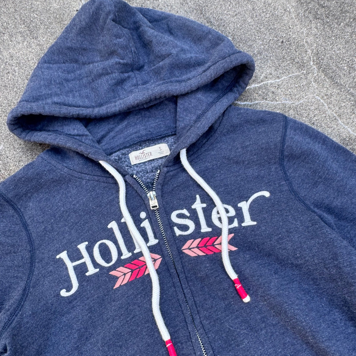 Hollister Y2K retro zip hoodie – Close-up 1