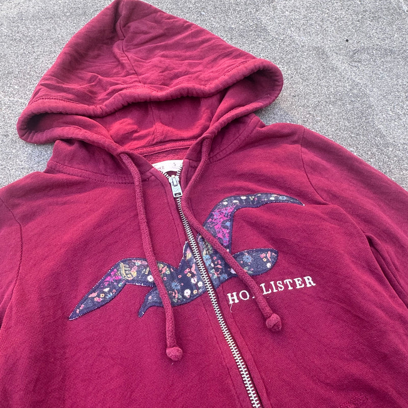 Detailansicht: Sourced limited accessories and clothes Hollister Y2K retro zip-up hoodie – Logo, Nähte oder Material