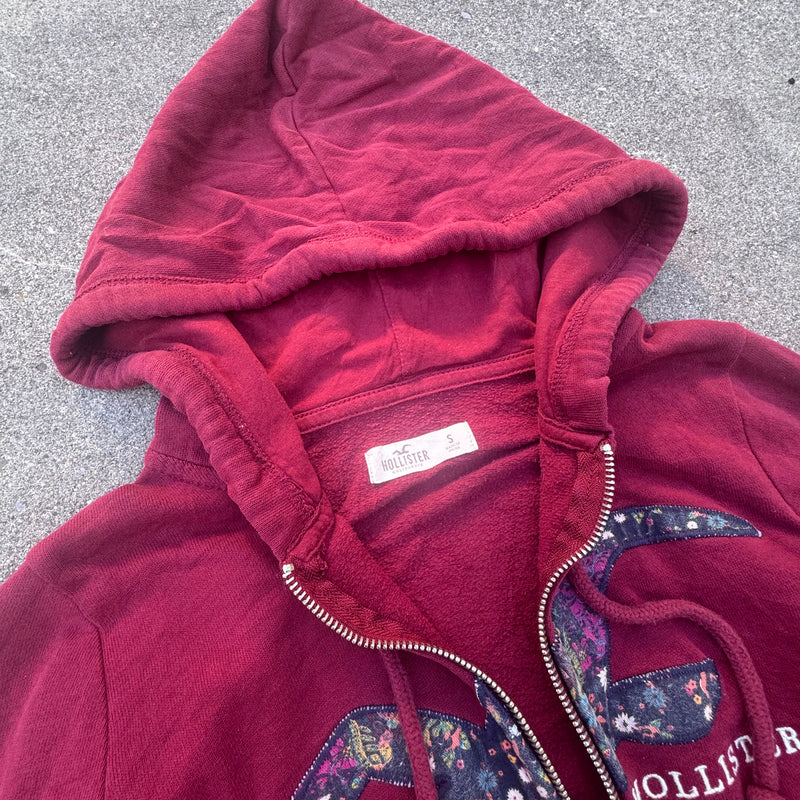 Detailansicht: Sourced limited accessories and clothes Hollister Y2K retro zip-up hoodie – Logo, Nähte oder Material