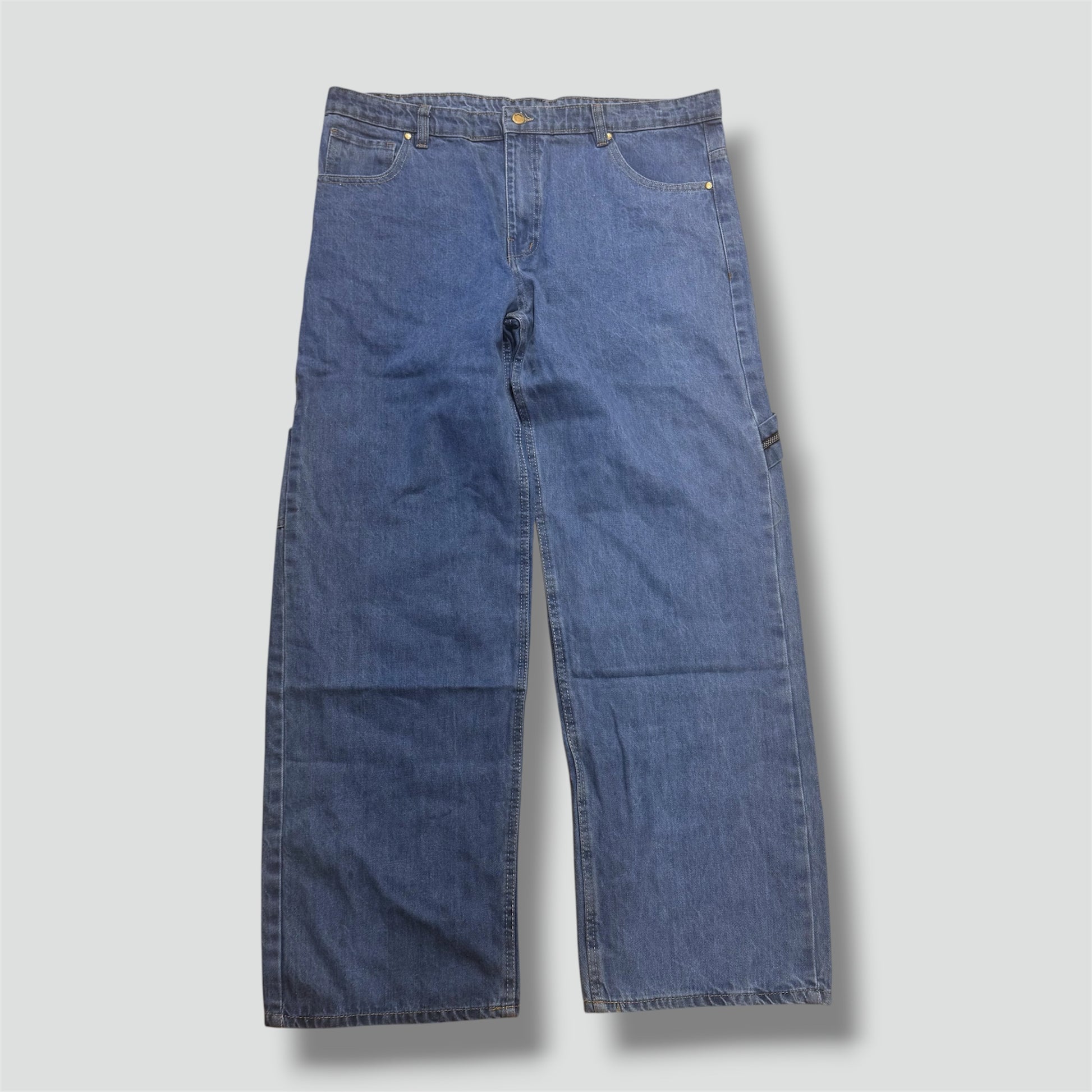 Japanese streetwear embroidered baggy jeans – Close-up 1