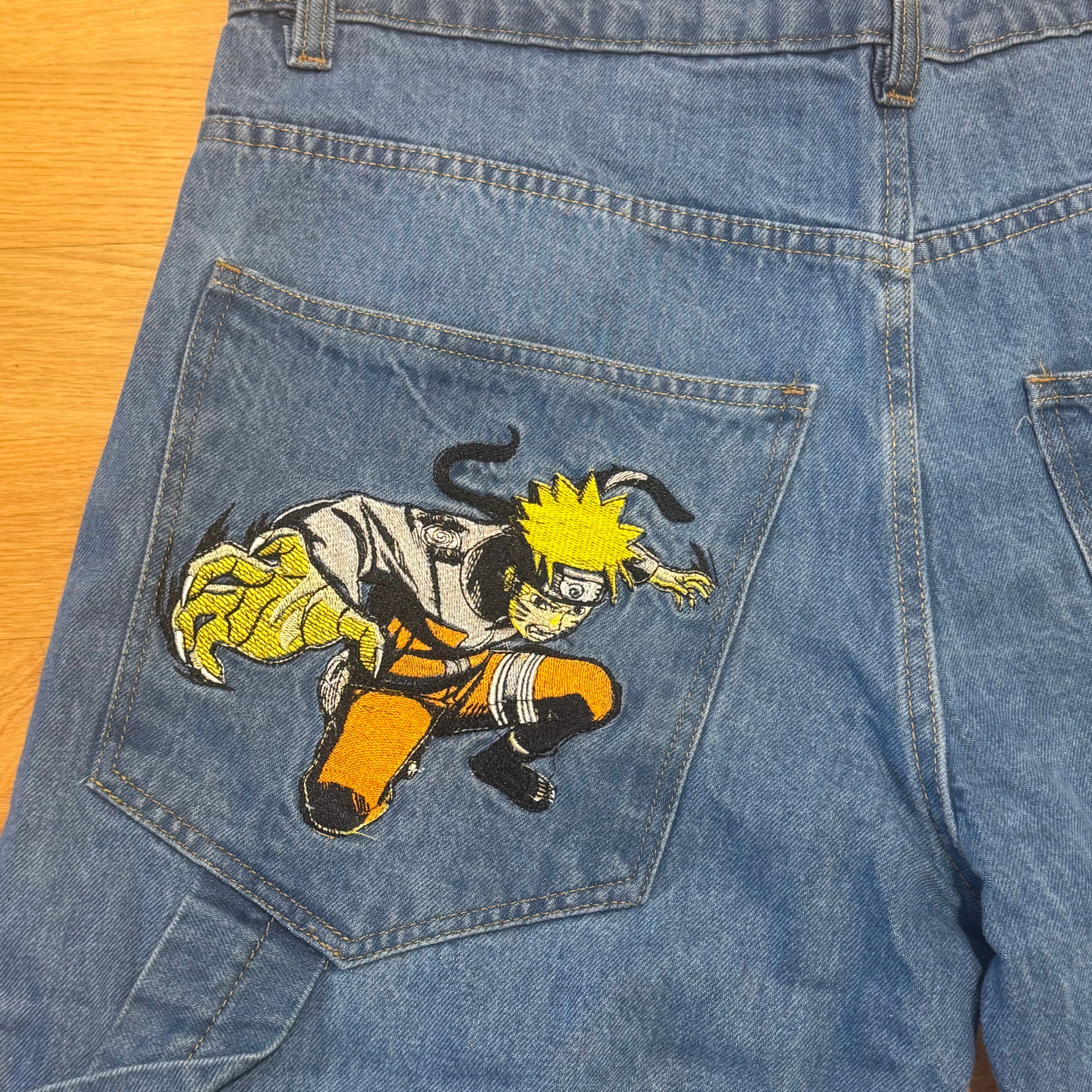 Japanese streetwear embroidered baggy jeans – Close-up 2