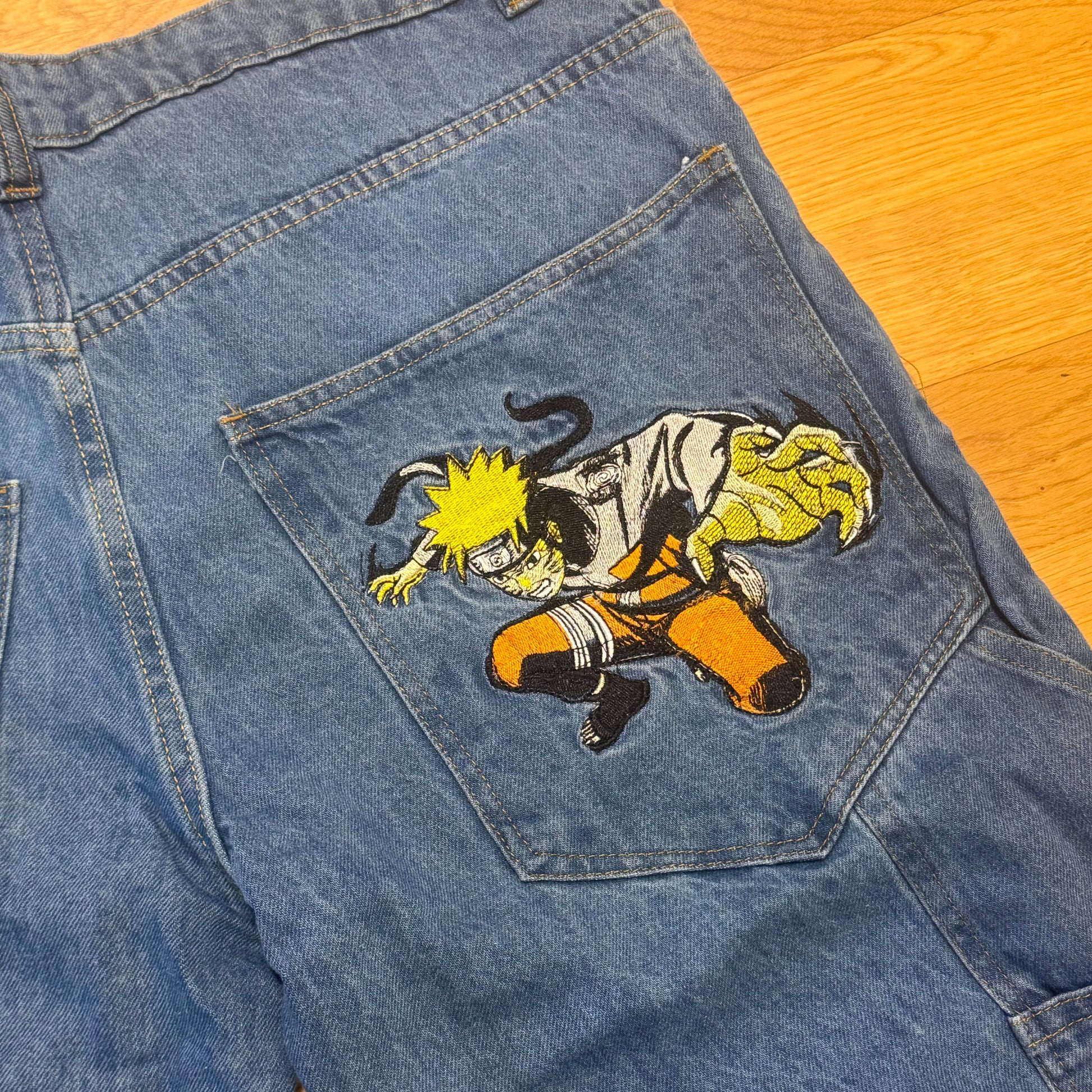 Japanese streetwear embroidered baggy jeans – Close-up 3